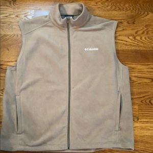 Columbia Tan fleece vest. Worn twice. Men’s XXL.